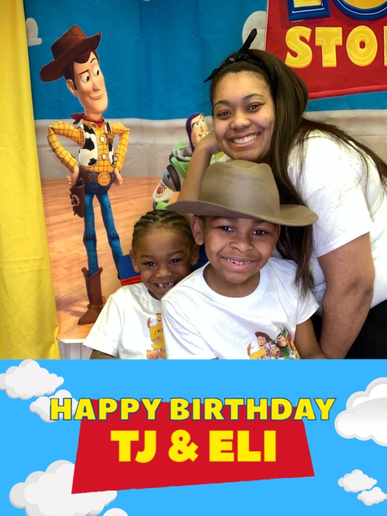 A smiling family's children birthday photobooth in Nashville